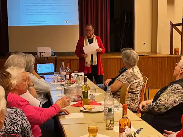 Struktur, Nutzung und Perspektiven des Mannheimer Frauenhauses e.V. in einem Vortrag von Dr. Claudia Schöning-Kalender