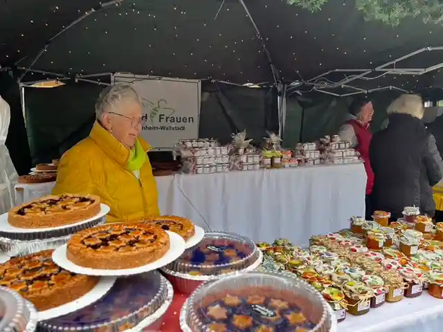 Linzertorten am Stand der LandFrauen
